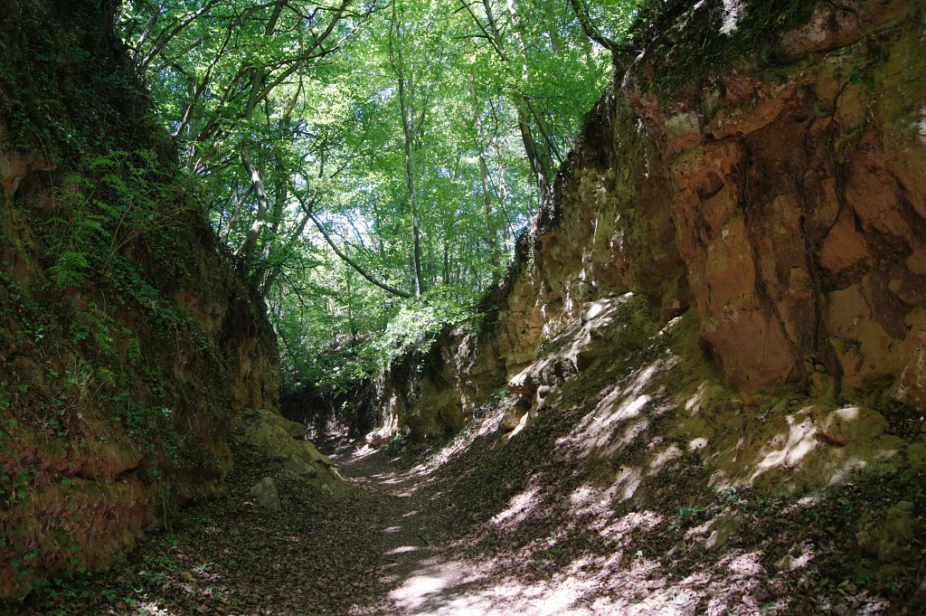 La Cavée des vaches, l&rsquo;église et la carrière
