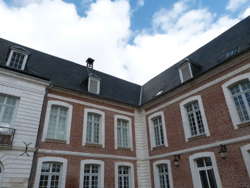 Rue (Somme), Bâtiment