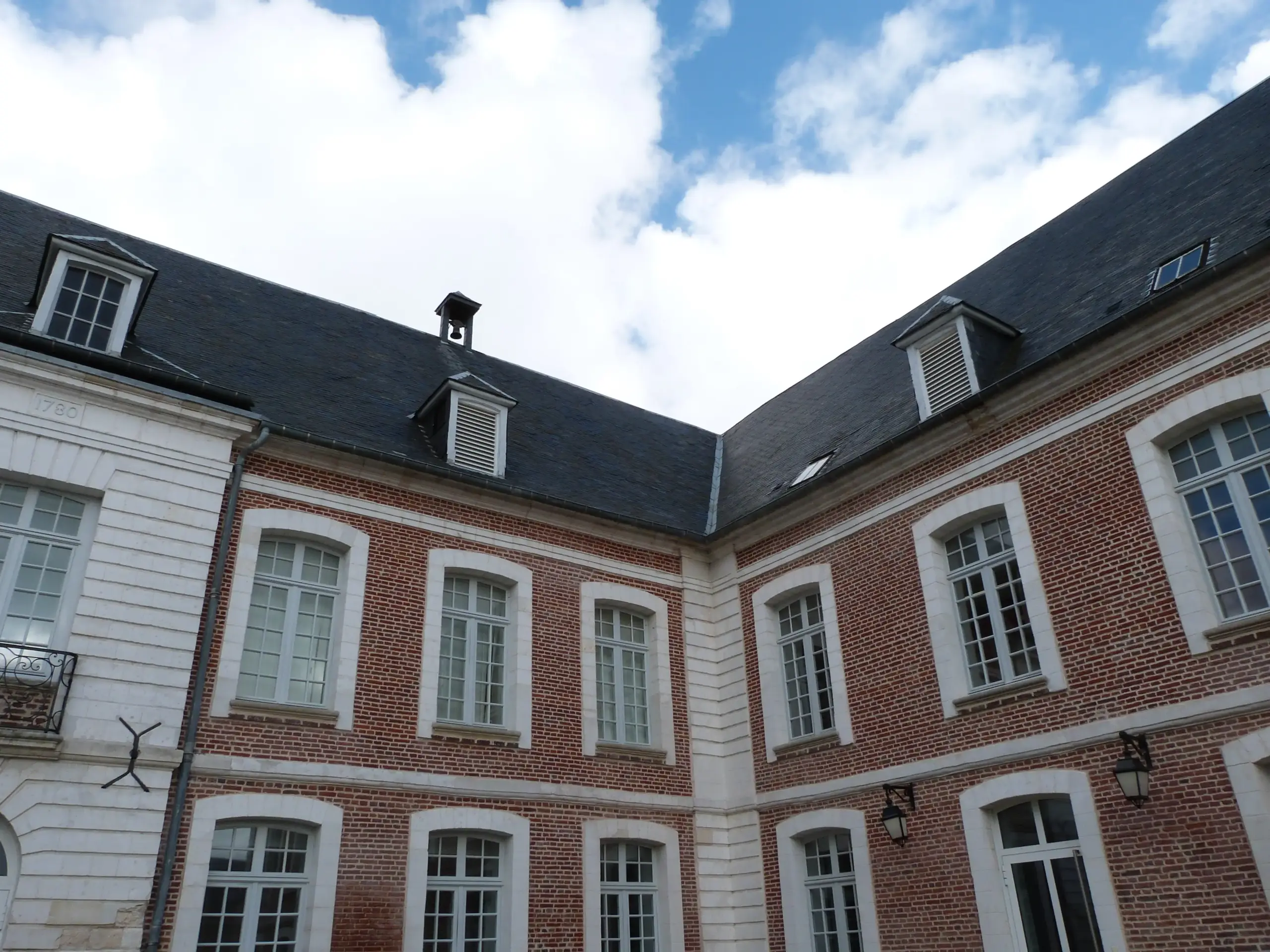 Rue (Somme), Bâtiment