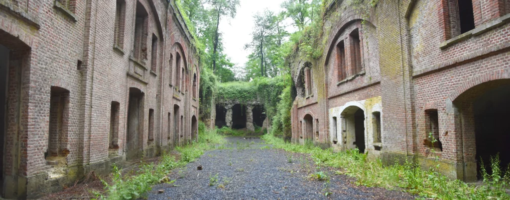 Photographie du Fort militaire de Cerfontaine, à Colleret dans le Nord.