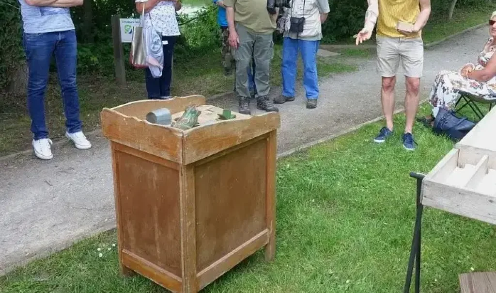 Photographie de personnes jouant aux jeu de la grenouille, jeu picard lors d'un évènement / animation