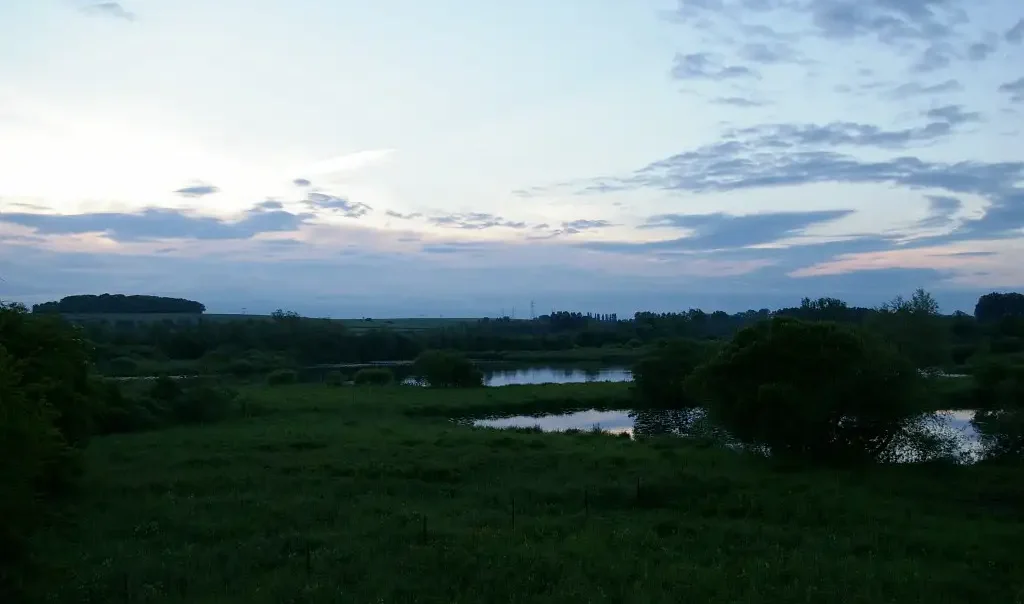 Photographie du Marais de Tirancourt (Somme) au crépuscule.