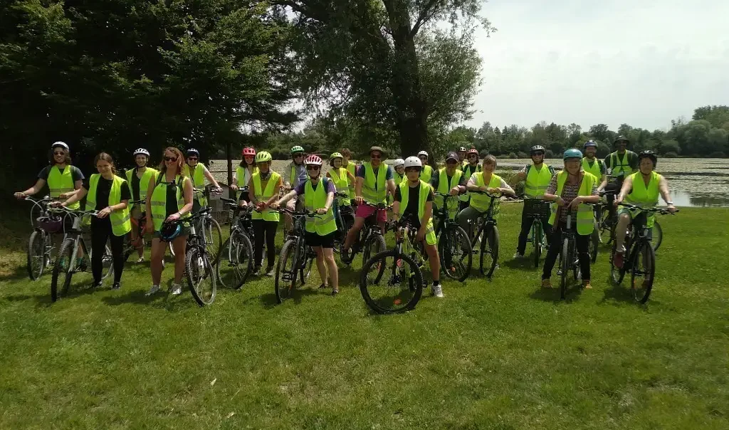 Photo de groupe lors d'une animation grand public : sortie nature et sport à vélo