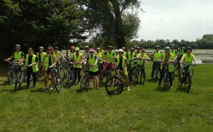 Photo de groupe lors d'une animation grand public : sortie nature et sport à vélo